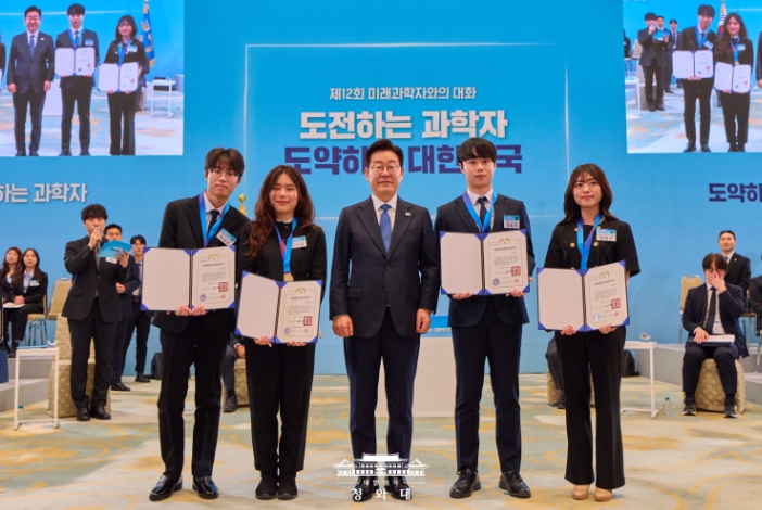 이재명 대통령 '과학기술자들 인정받는 사회라야 미래가 있어' 기사 이미지