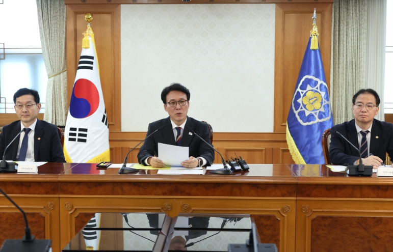  김민석 국무총리, “대한민국 인권보호 체계의 근본적 혁신을 위해 정부 역량 총동원할 것”, 회의에 앞서 관계기관에 강력하게 당부 기사 이미지